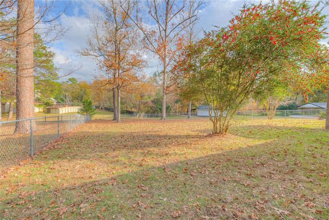 458 E Lake Drive, Livingston, TX 77351