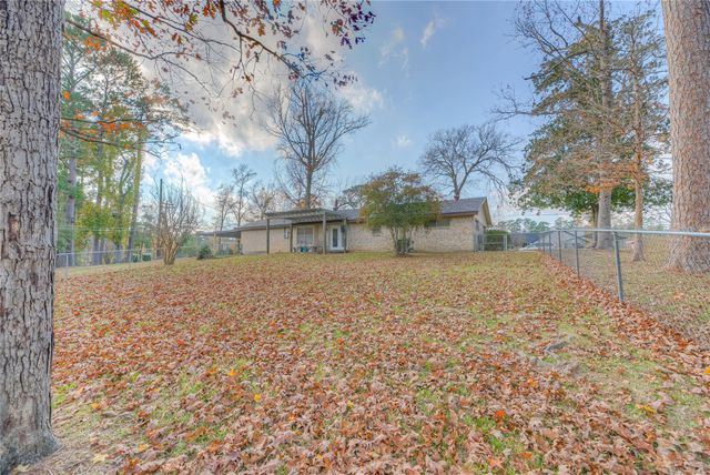 458 E Lake Drive, Livingston, TX 77351