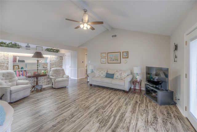 458 E Lake Drive, Livingston, TX 77351