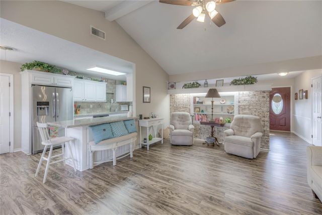 458 E Lake Drive, Livingston, TX 77351