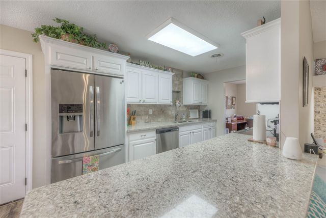 458 E Lake Drive, Livingston, TX 77351