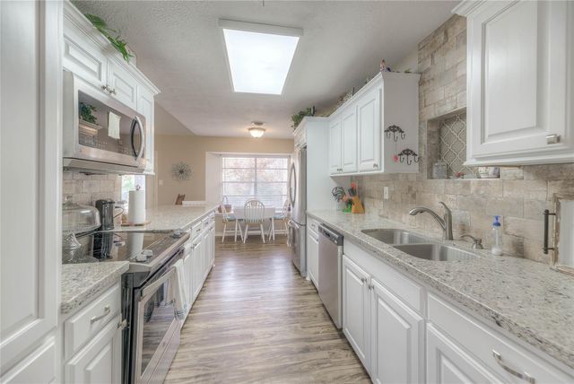 458 E Lake Drive, Livingston, TX 77351