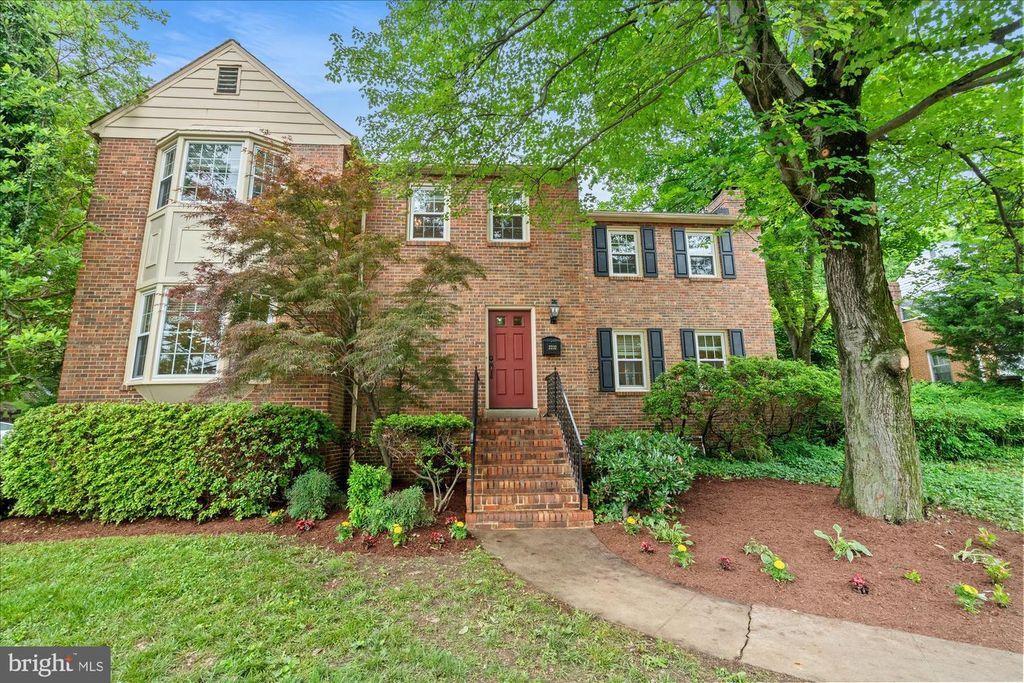2232 MILITARY RD, Arlington, VA 22207