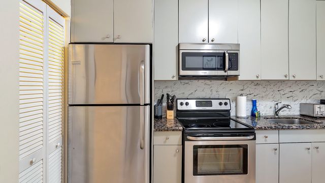 802 N J Street, Lake Worth Beach, FL 33460