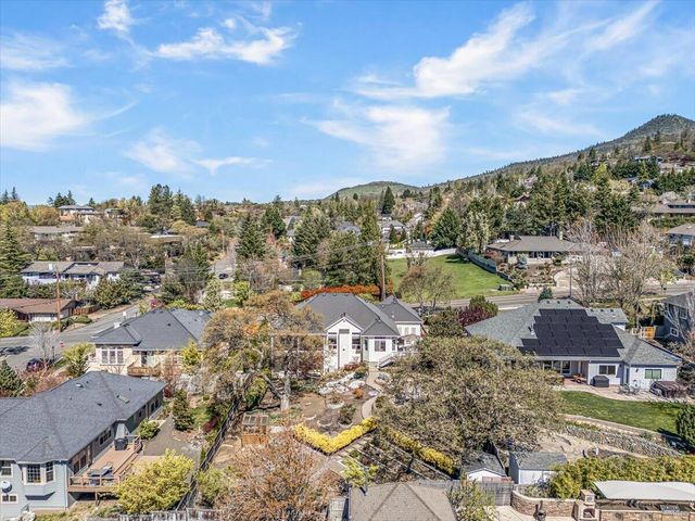 3910 Cherry Lane, Medford, OR 97504