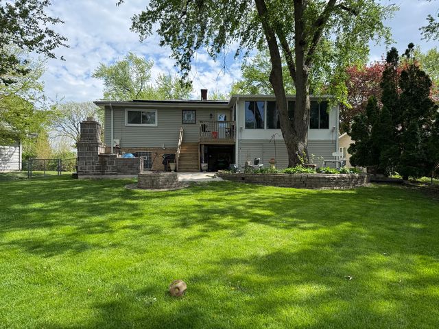 1560 Pamela Drive, Elgin, IL 60123