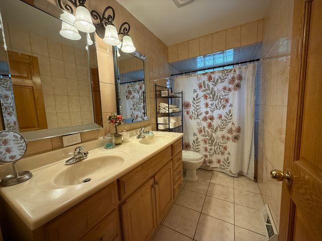 1560 Pamela Drive, Elgin, IL 60123