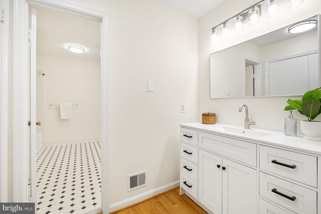 11701 BEEKMAN PL, Potomac, MD 20854