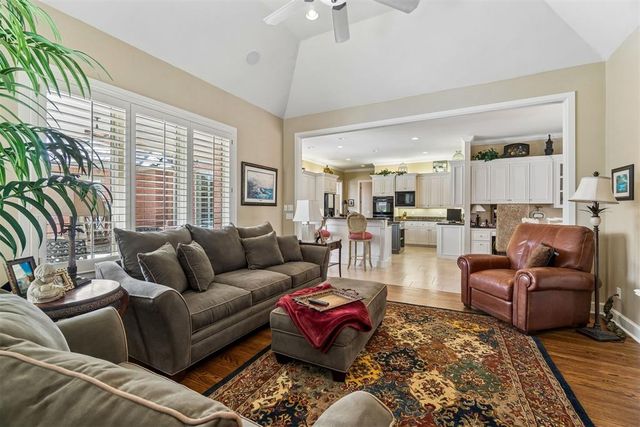 805 Hawkesbury Park, Norman, OK 73072