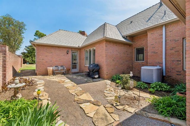 805 Hawkesbury Park, Norman, OK 73072