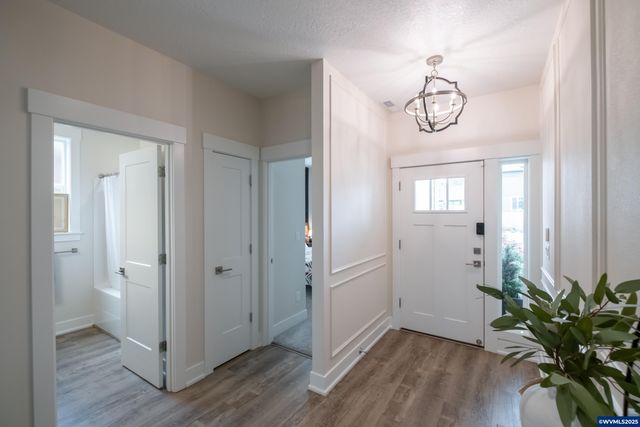 593 NE Evergreen Av, Dallas, OR 97338