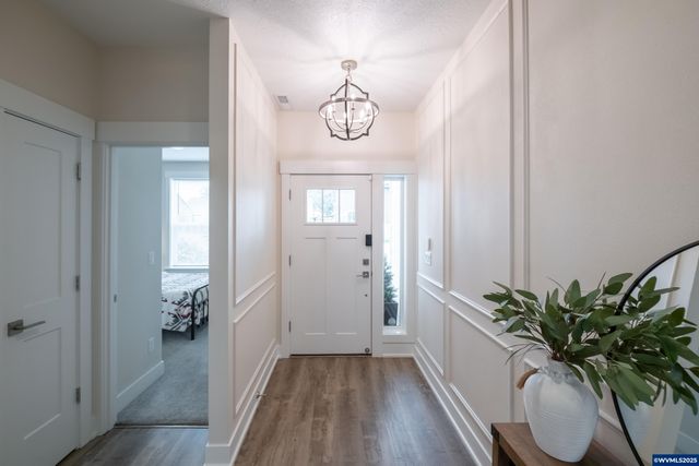 593 NE Evergreen Av, Dallas, OR 97338