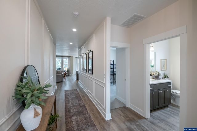 593 NE Evergreen Av, Dallas, OR 97338