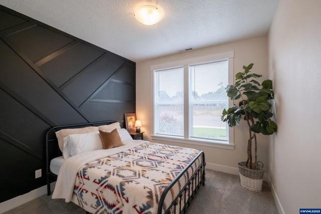 593 NE Evergreen Av, Dallas, OR 97338