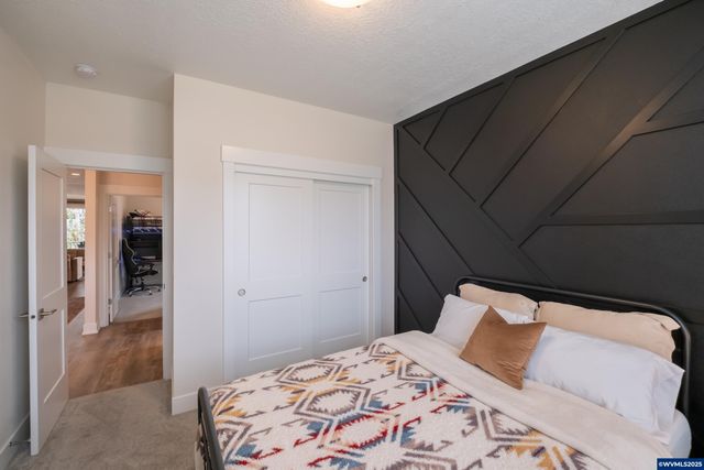 593 NE Evergreen Av, Dallas, OR 97338