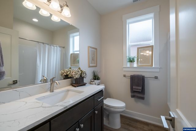 593 NE Evergreen Av, Dallas, OR 97338