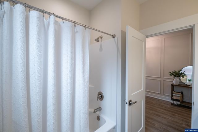 593 NE Evergreen Av, Dallas, OR 97338