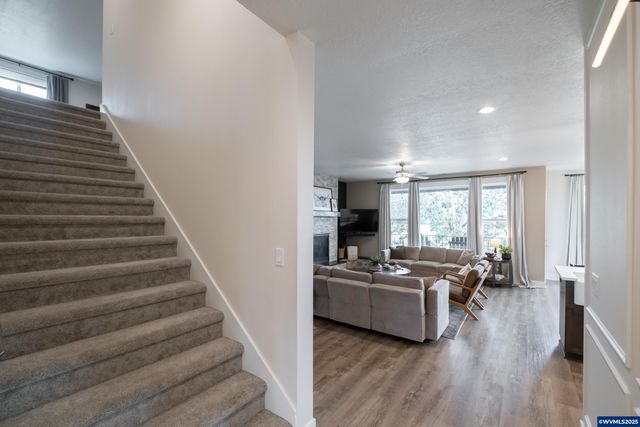 593 NE Evergreen Av, Dallas, OR 97338