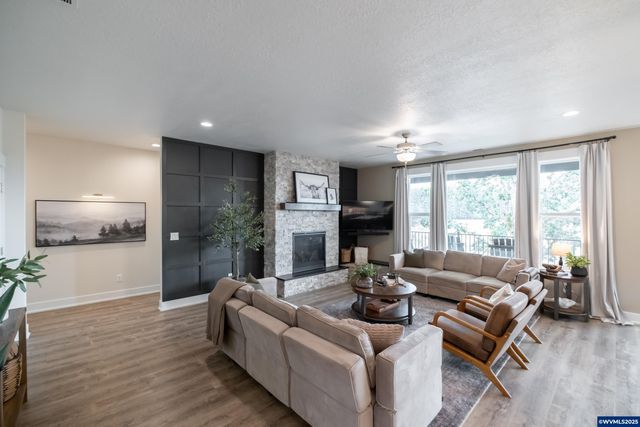 593 NE Evergreen Av, Dallas, OR 97338