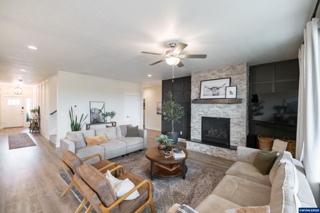 593 NE Evergreen Av, Dallas, OR 97338