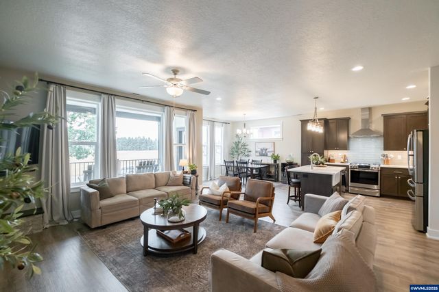 593 NE Evergreen Av, Dallas, OR 97338