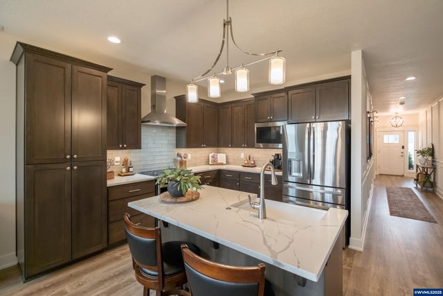 593 NE Evergreen Av, Dallas, OR 97338