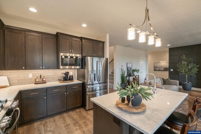 593 NE Evergreen Av, Dallas, OR 97338