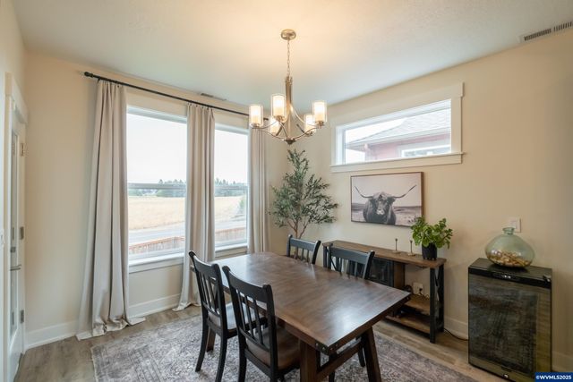 593 NE Evergreen Av, Dallas, OR 97338