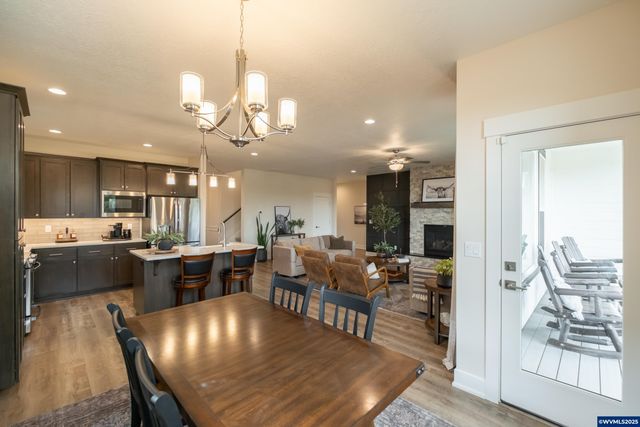 593 NE Evergreen Av, Dallas, OR 97338