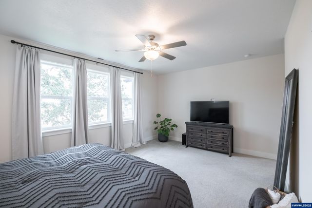 593 NE Evergreen Av, Dallas, OR 97338