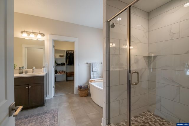 593 NE Evergreen Av, Dallas, OR 97338