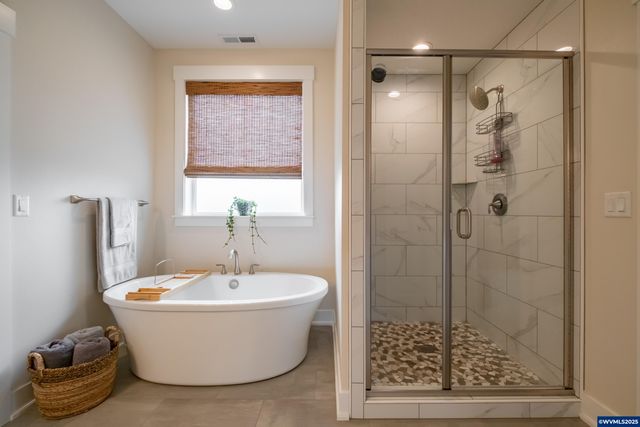 593 NE Evergreen Av, Dallas, OR 97338