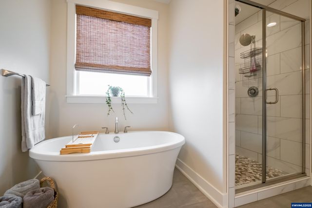 593 NE Evergreen Av, Dallas, OR 97338