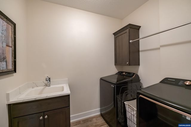 593 NE Evergreen Av, Dallas, OR 97338