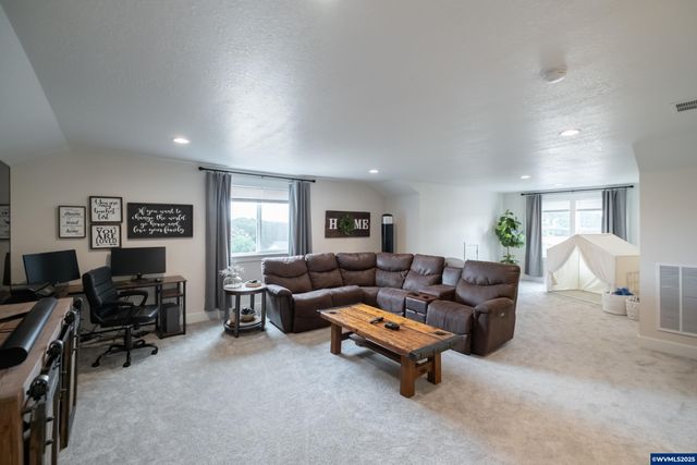 593 NE Evergreen Av, Dallas, OR 97338