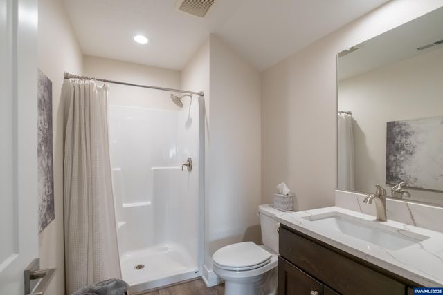 593 NE Evergreen Av, Dallas, OR 97338