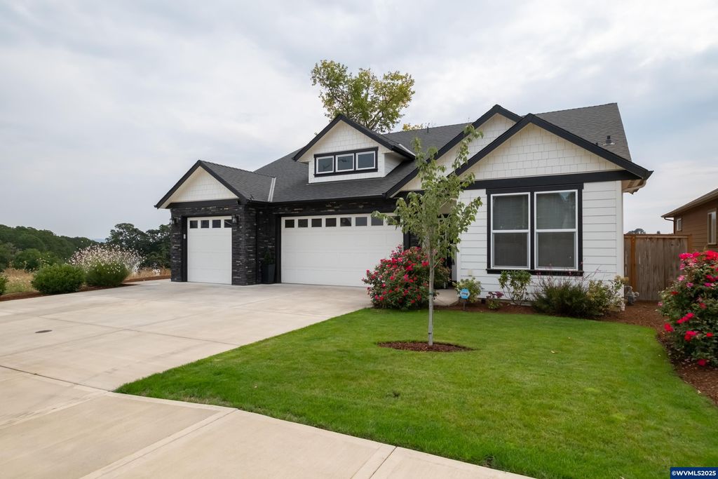 593 NE Evergreen Av, Dallas, OR 97338