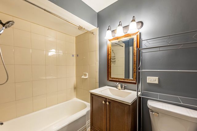 1008 Washington Boulevard 5, Oak Park, IL 60302