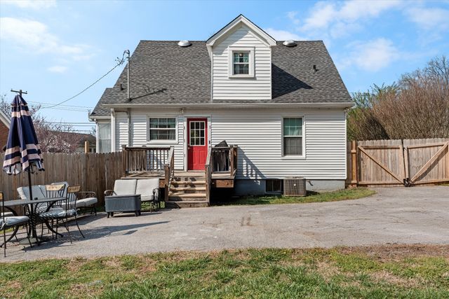 106 7th Ave, Columbia, TN 38401