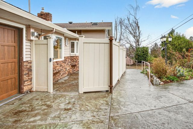 1059 Terra Avenue, Ashland, OR 97520