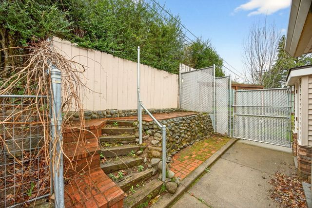 1059 Terra Avenue, Ashland, OR 97520