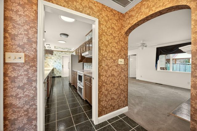 1059 Terra Avenue, Ashland, OR 97520