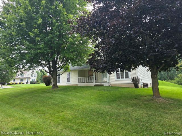 14388 Oak Leaf Trail, Linden, MI 48451