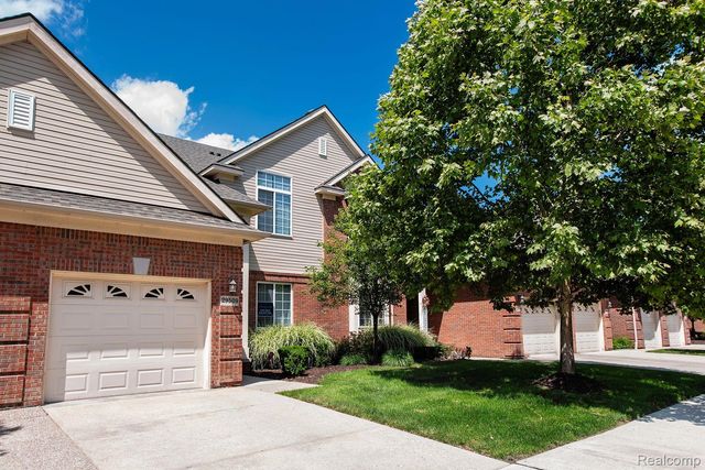 29509 Woodpark Circle, Warren, MI 48092