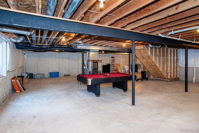 29509 Woodpark Circle, Warren, MI 48092