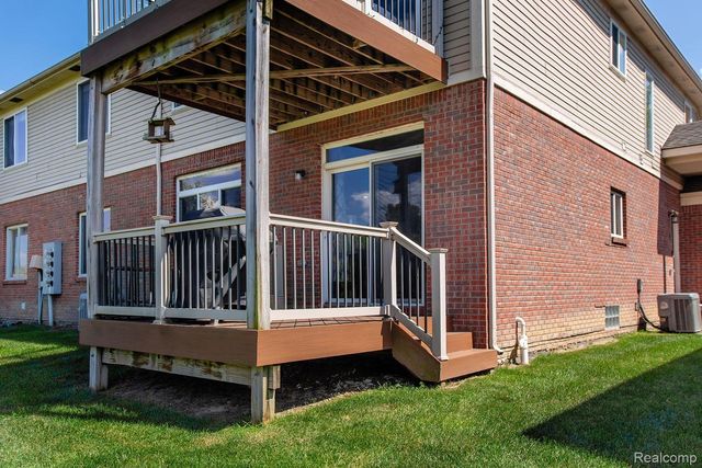 29509 Woodpark Circle, Warren, MI 48092