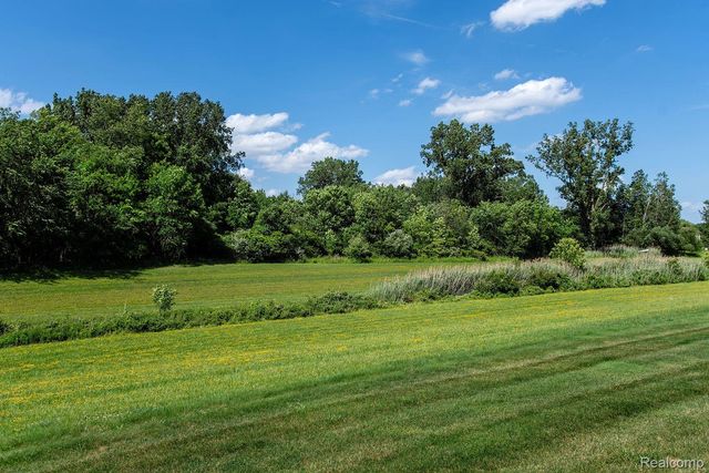 29509 Woodpark Circle, Warren, MI 48092