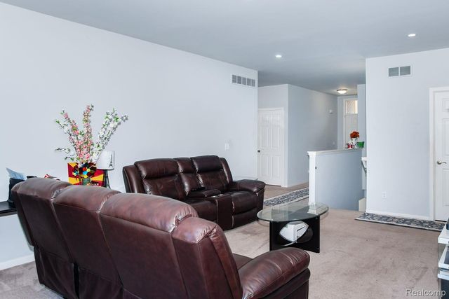 29509 Woodpark Circle, Warren, MI 48092