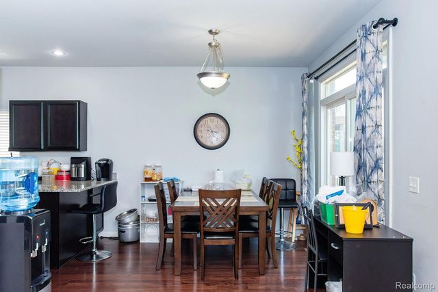 29509 Woodpark Circle, Warren, MI 48092
