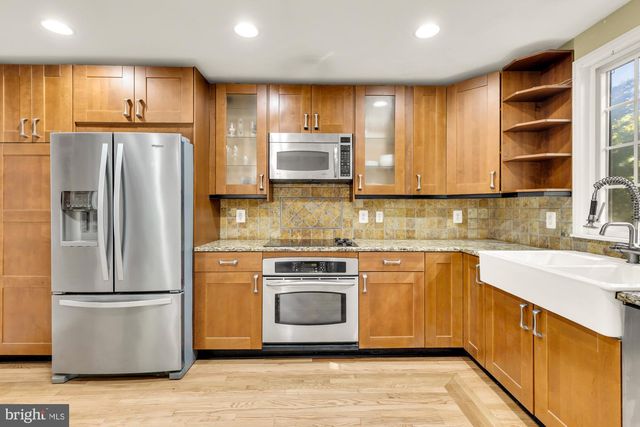 3517 SOFFIT PL, Woodbridge, VA 22192